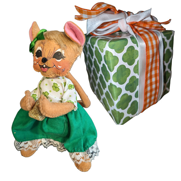 Annalee Saint Patrick's Day 6in Irish Girl with Gold Nugget - Gift Wrapped! - Picture 1 of 4